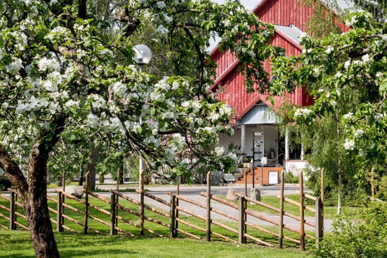 Hotel Krapi Tusby Exteriör bild