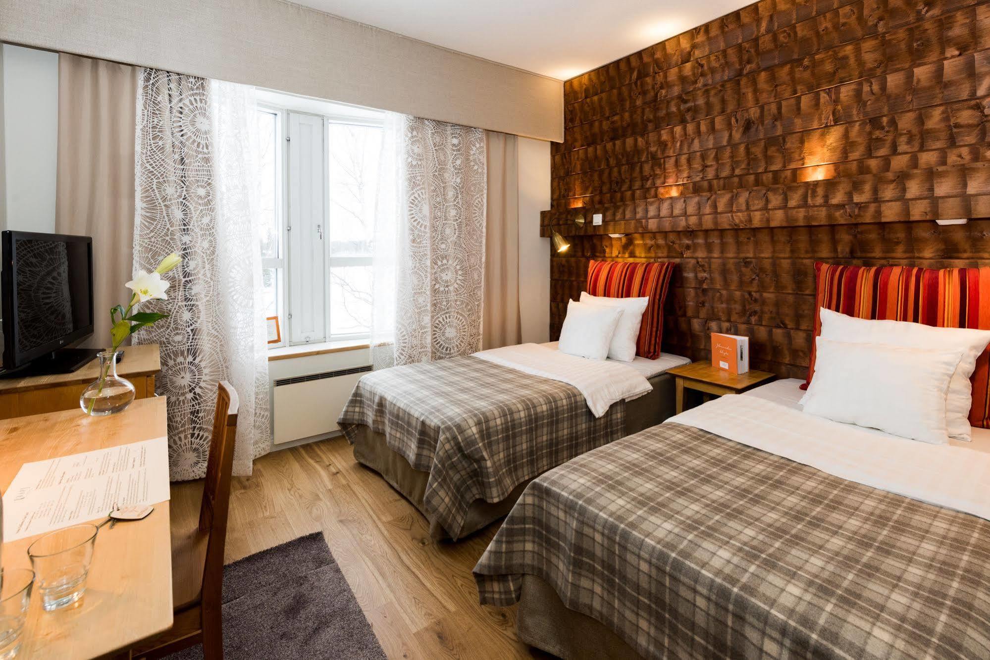 Hotel Krapi Tusby Exteriör bild